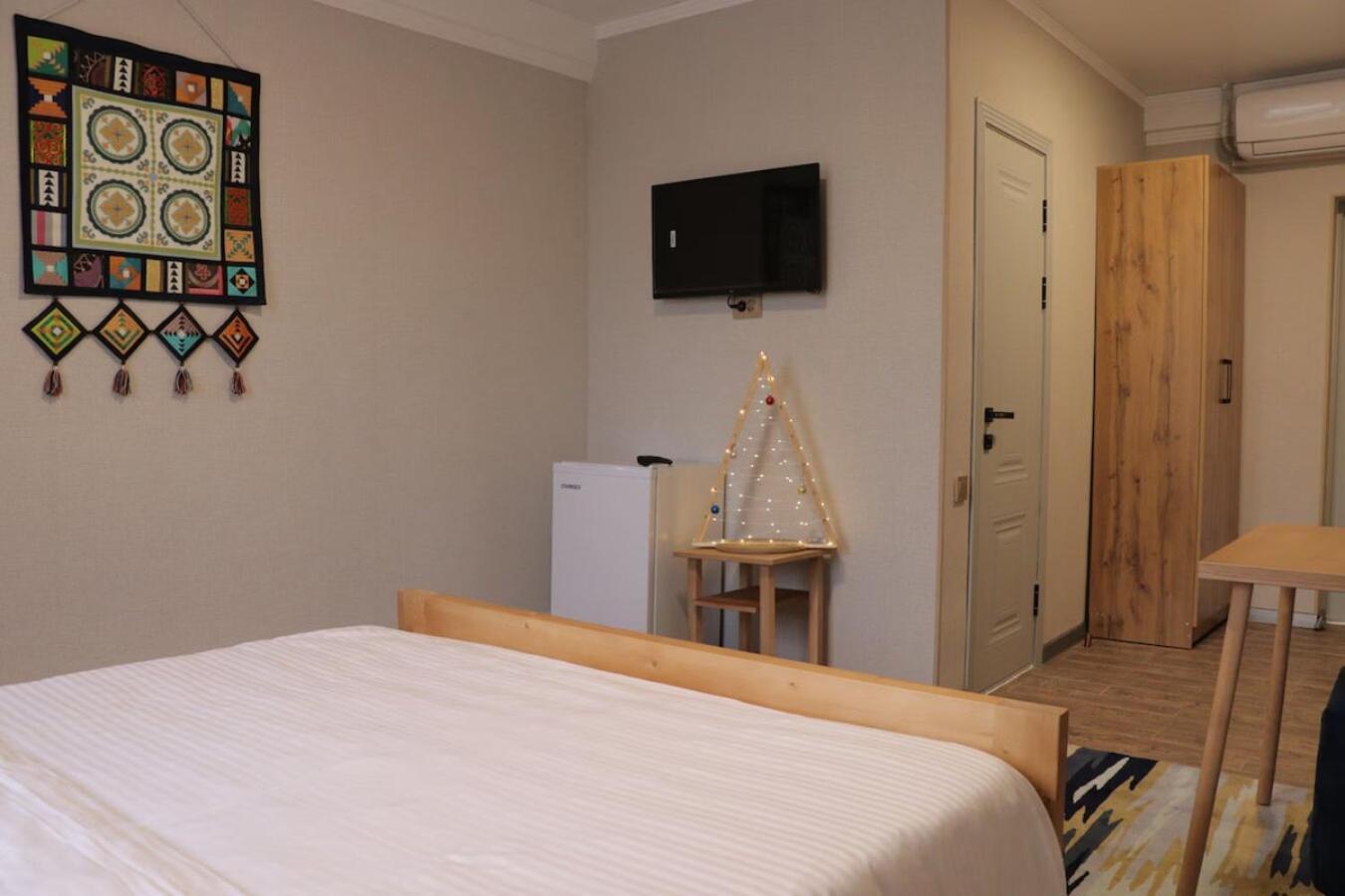 Salamat Hotel Бішкек Екстер'єр фото