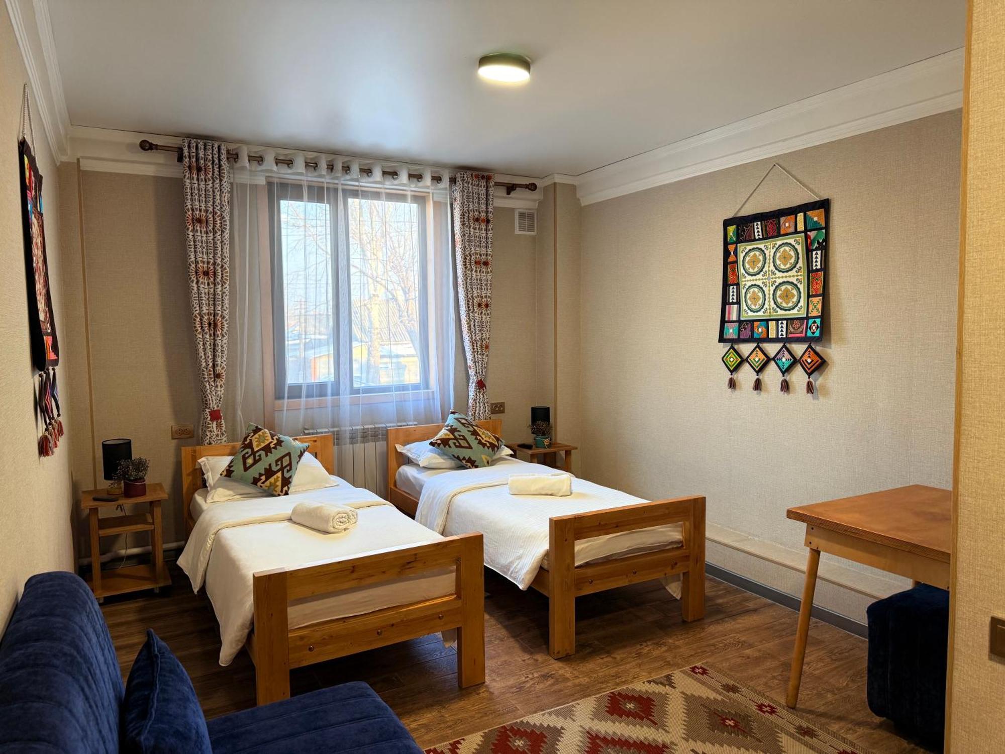 Salamat Hotel Бішкек Екстер'єр фото