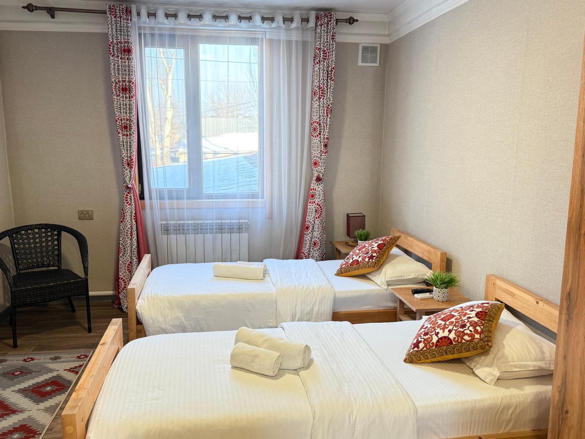 Salamat Hotel Бішкек Екстер'єр фото