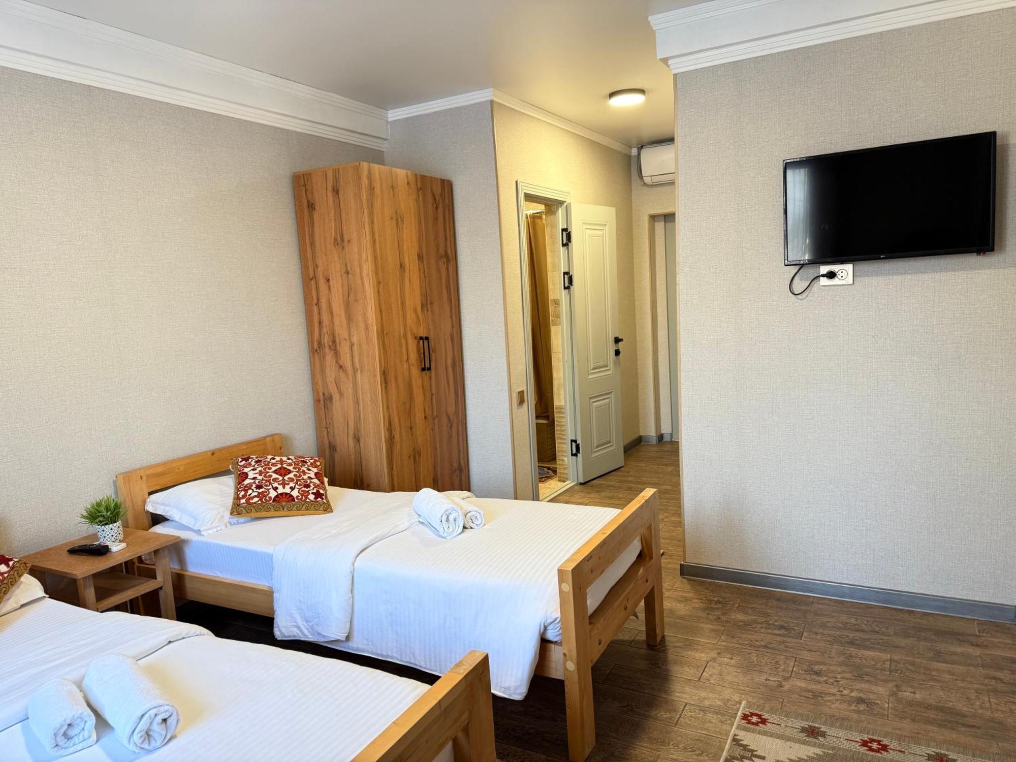 Salamat Hotel Бішкек Екстер'єр фото