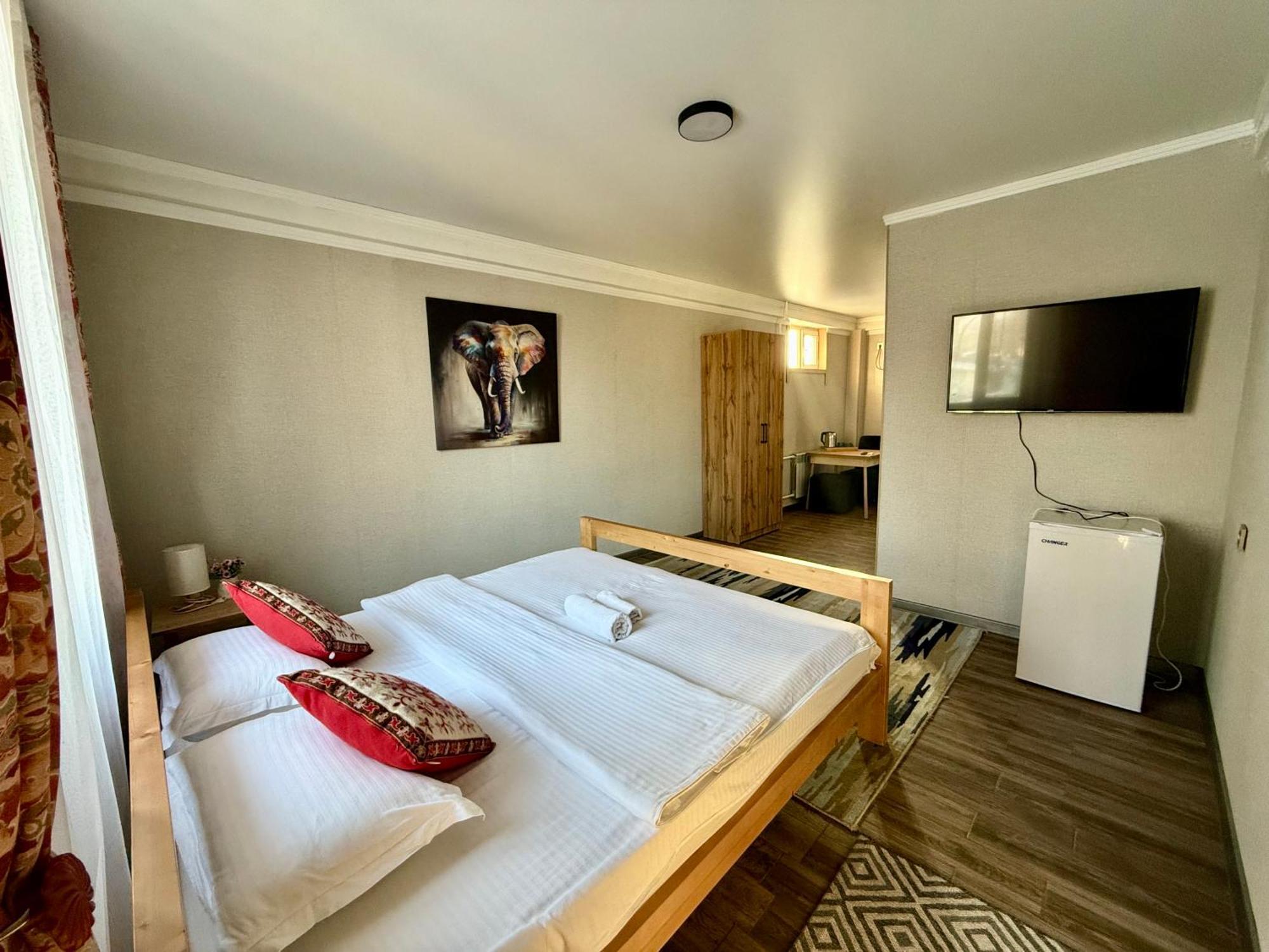 Salamat Hotel Бішкек Екстер'єр фото