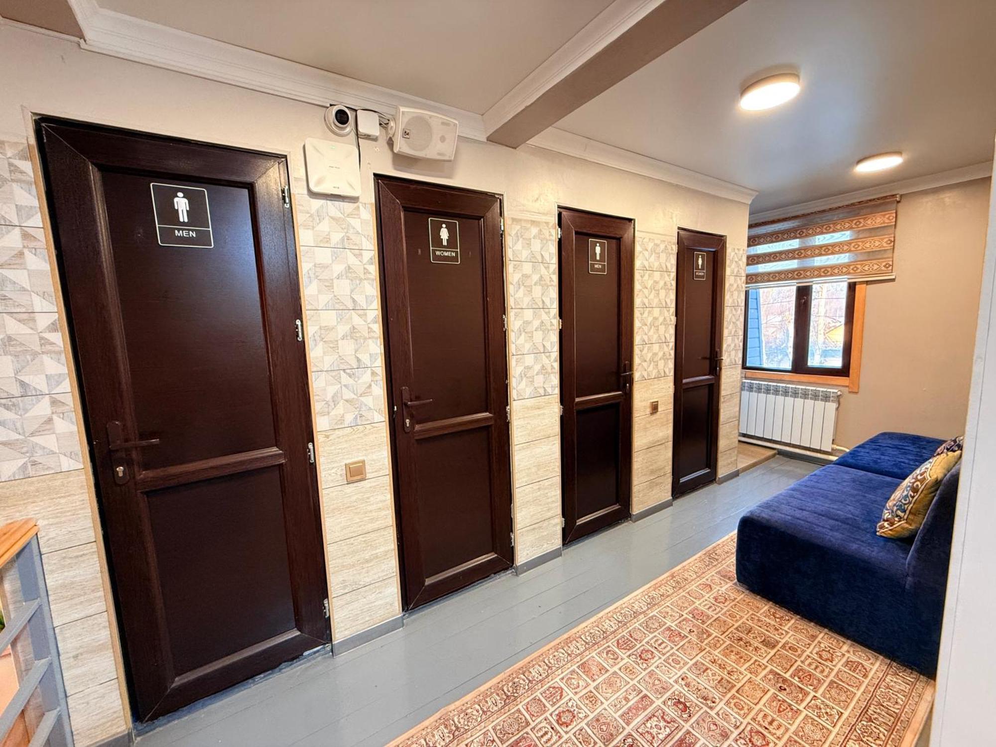 Salamat Hotel Бішкек Екстер'єр фото